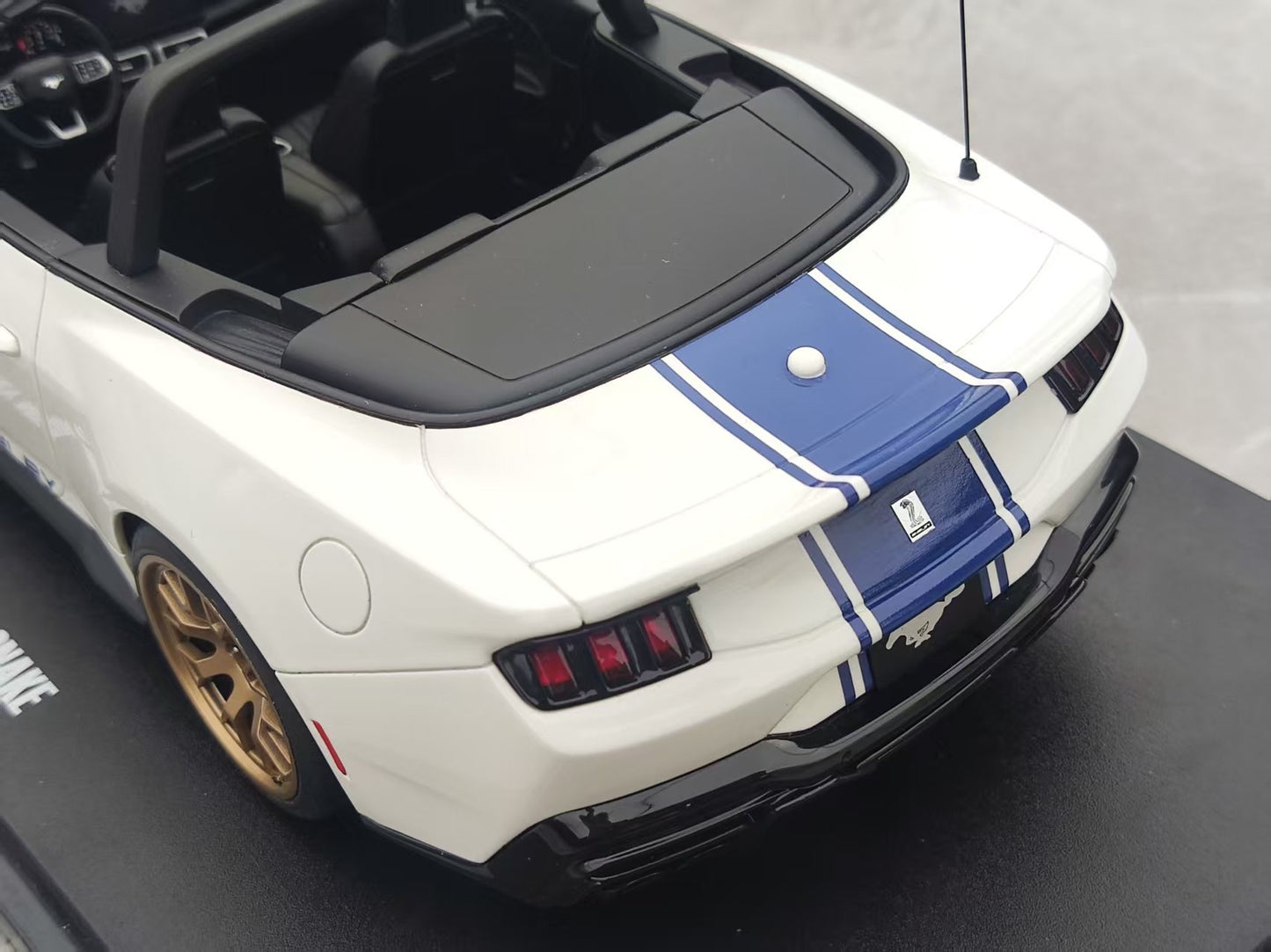 GT Spirit 1/18 Ford Shelby Mustang Supersnake White GT572