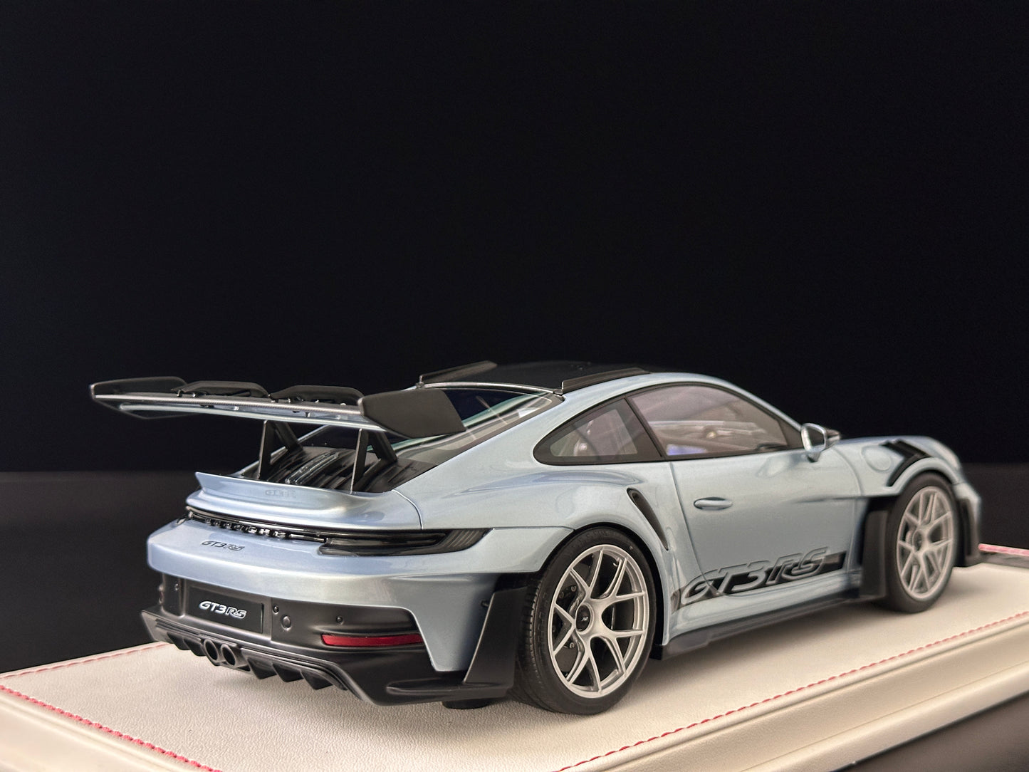 GH MODEL 1/18 Porsche 992 GT3RS Ice Blue GH016