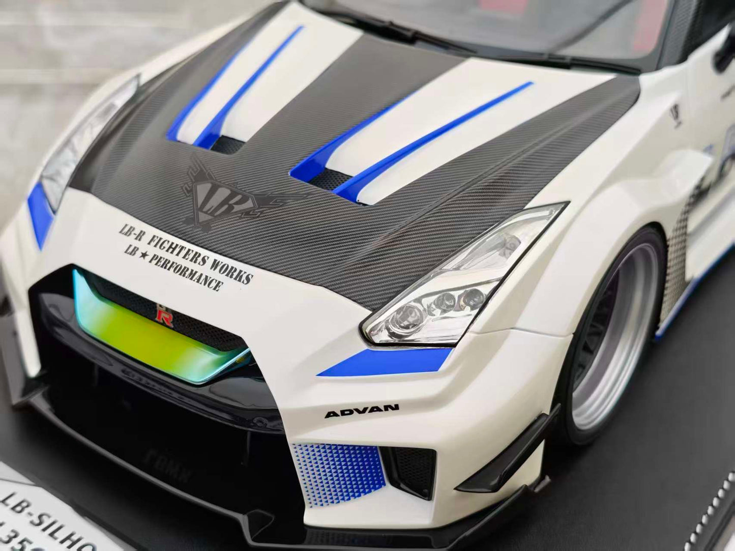 IVY 1/12 Nissan R35 GTR Car Model Figurine Birthday Gift IVY239