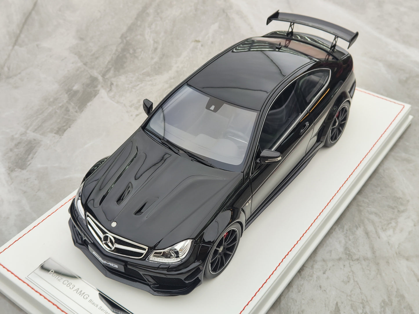 NA 1/18 Mercedes Benz C63 AMG Nigra Serio Rezina Modelaŭto NA004