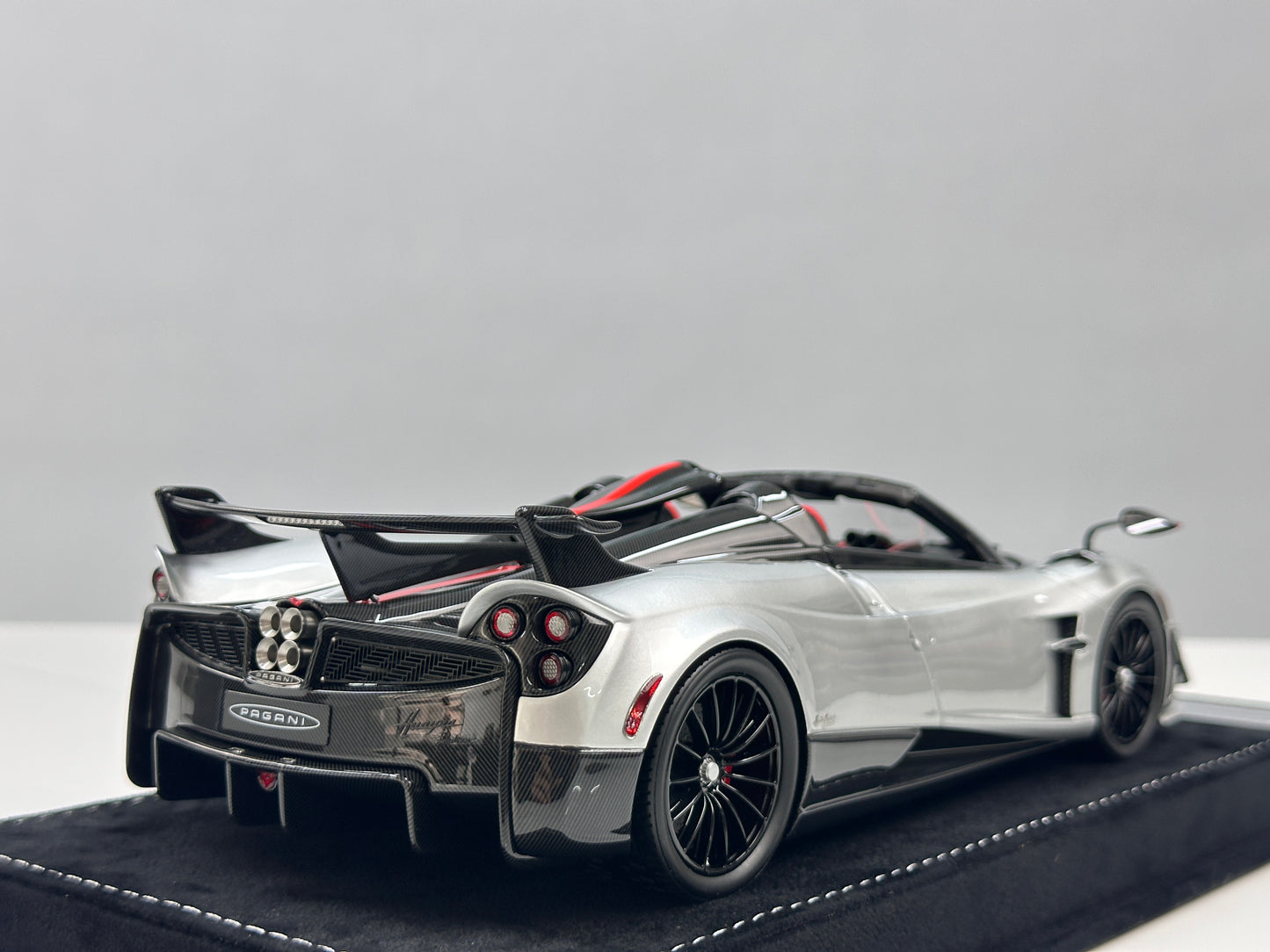 HH Model 1/18 Pagani Huayra Silver & Black Carbon HH662