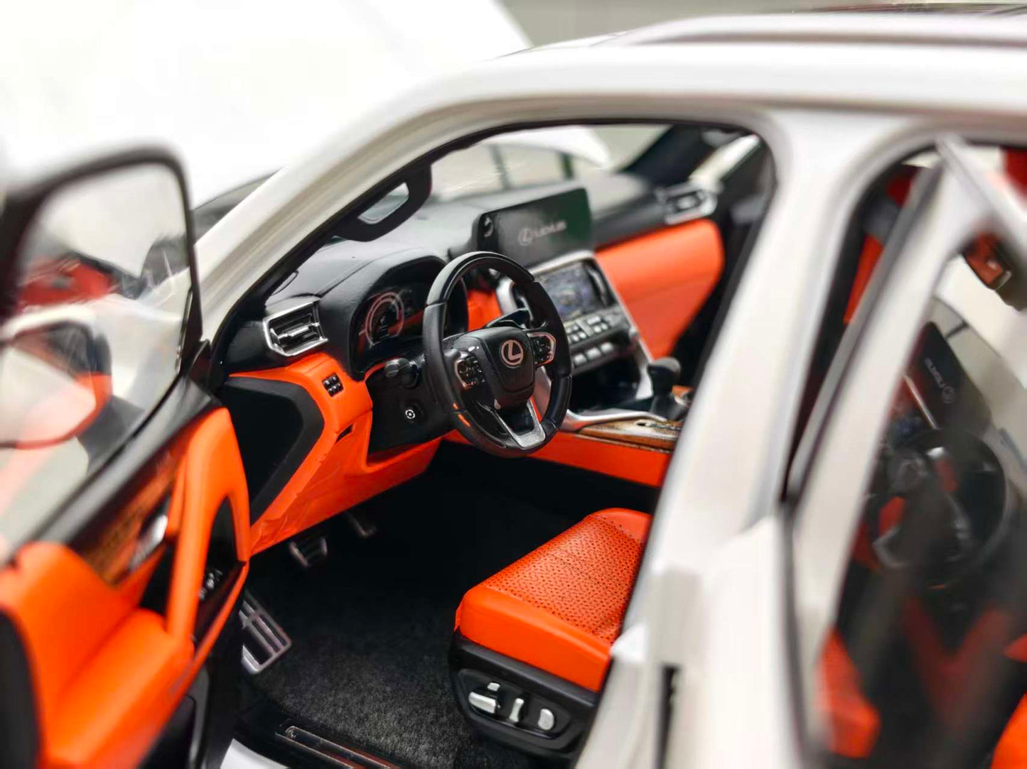 LCD 1/18 Lexus LX600 White Diecast Car Model LCD121