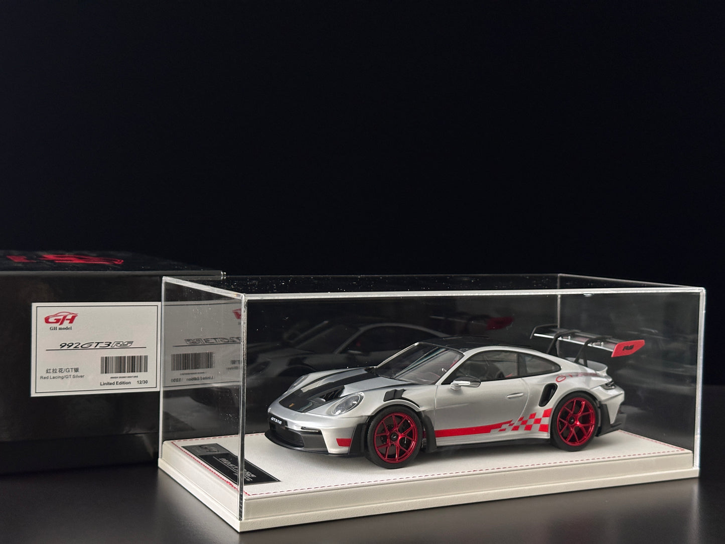 GH MODEL 1/18 Porsche 992 GT3RS Red Seals/GT Silver GH014