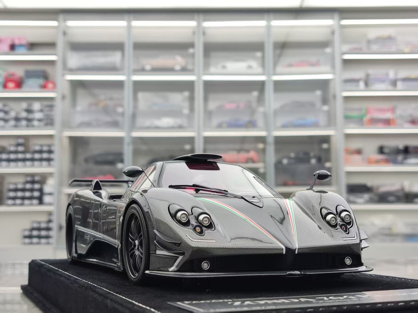 HH Model 1/18 Pagani Zonda Specials   764 Passione HH556