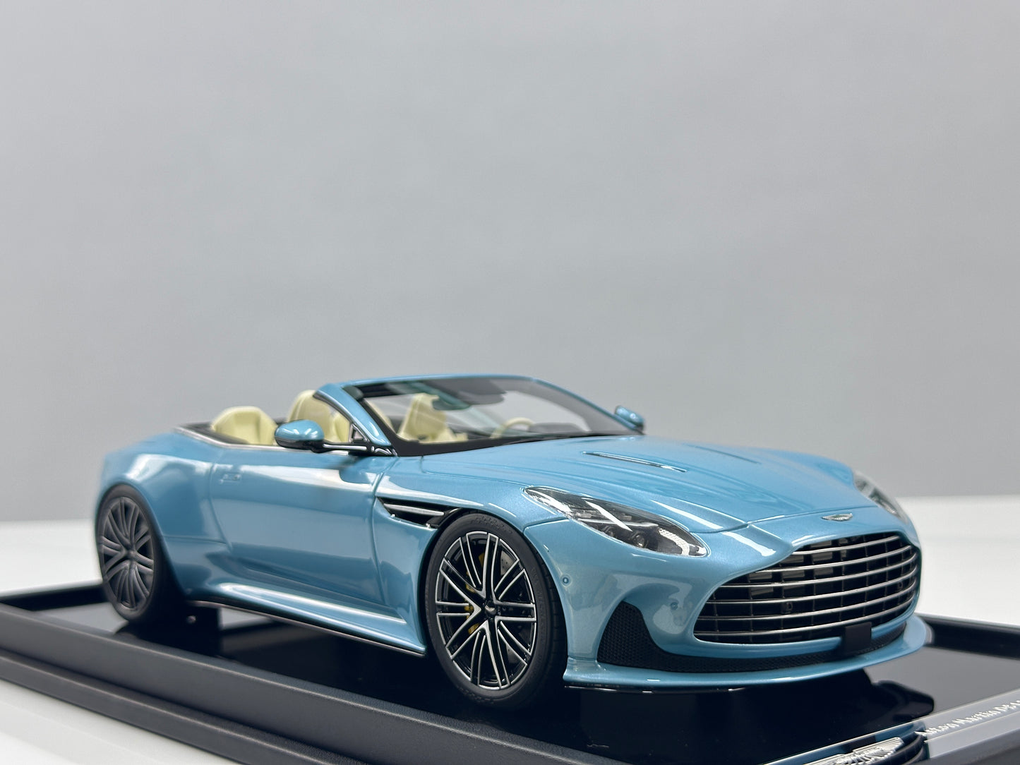 Xiaoguang Model & MotorHelix 1/18 Aston Martin DB12 Volante Convertible – Caribbean Blue (MH384)