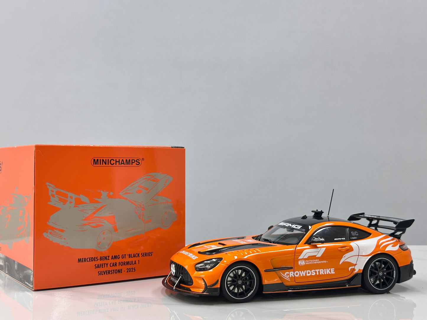 MINICHAMPS 1/18 Mercedes-AMG GT BLACK SERIES SILVERSTONE 2025 Safety Car Orange 110032092