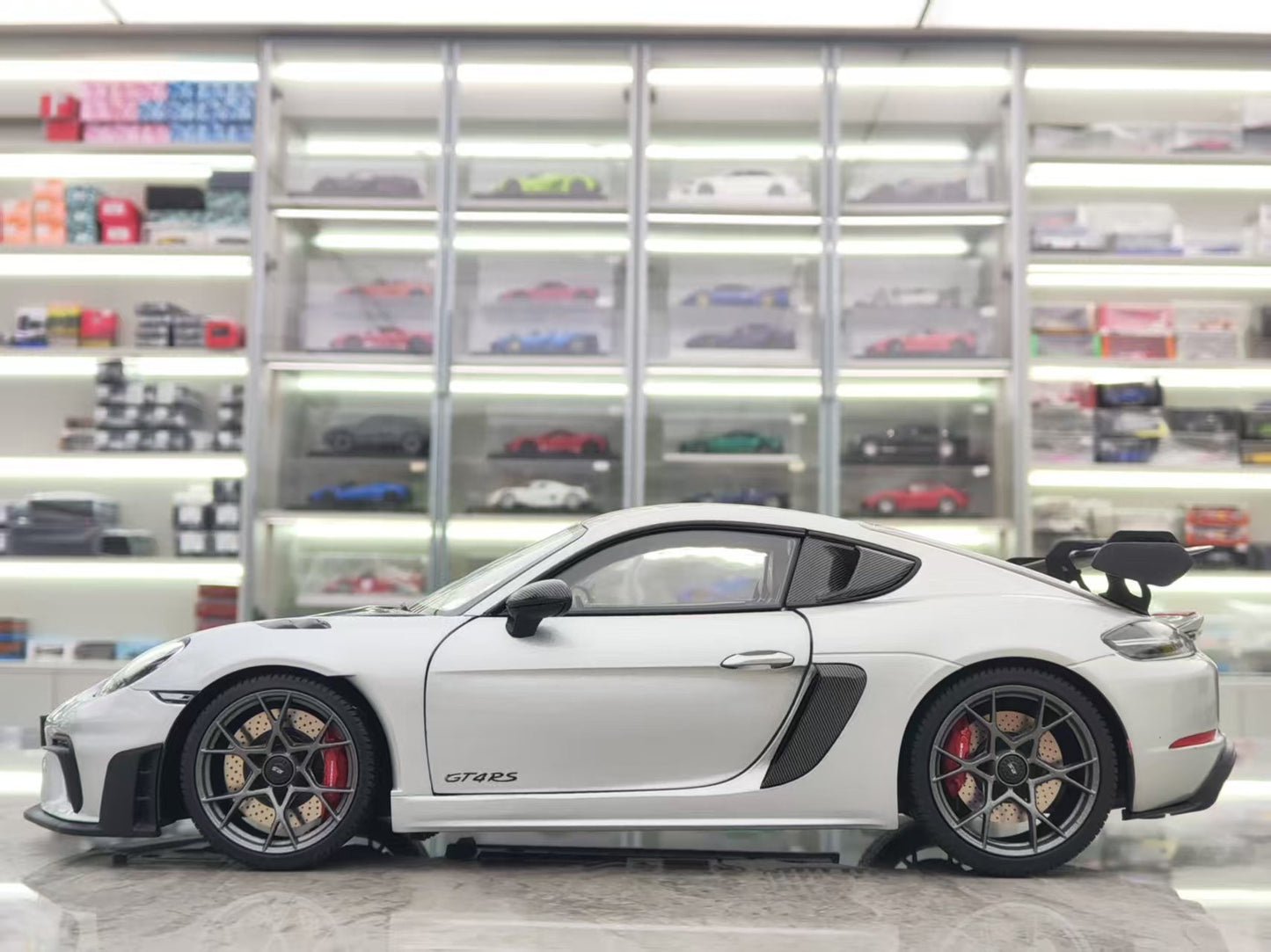 MINICHAMPS 1/18 Porsche 718 GT4RS Metallic Silver Alloy Model 110062122