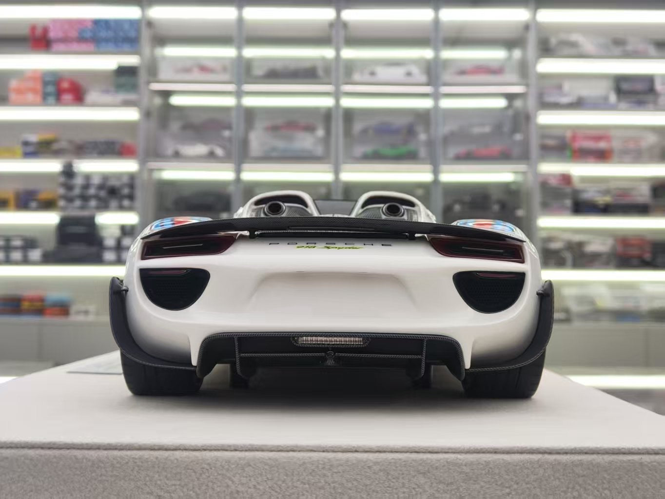 MAKEUP 1/18 Porsche 918 Spyder White Martini Resin Model EML089A