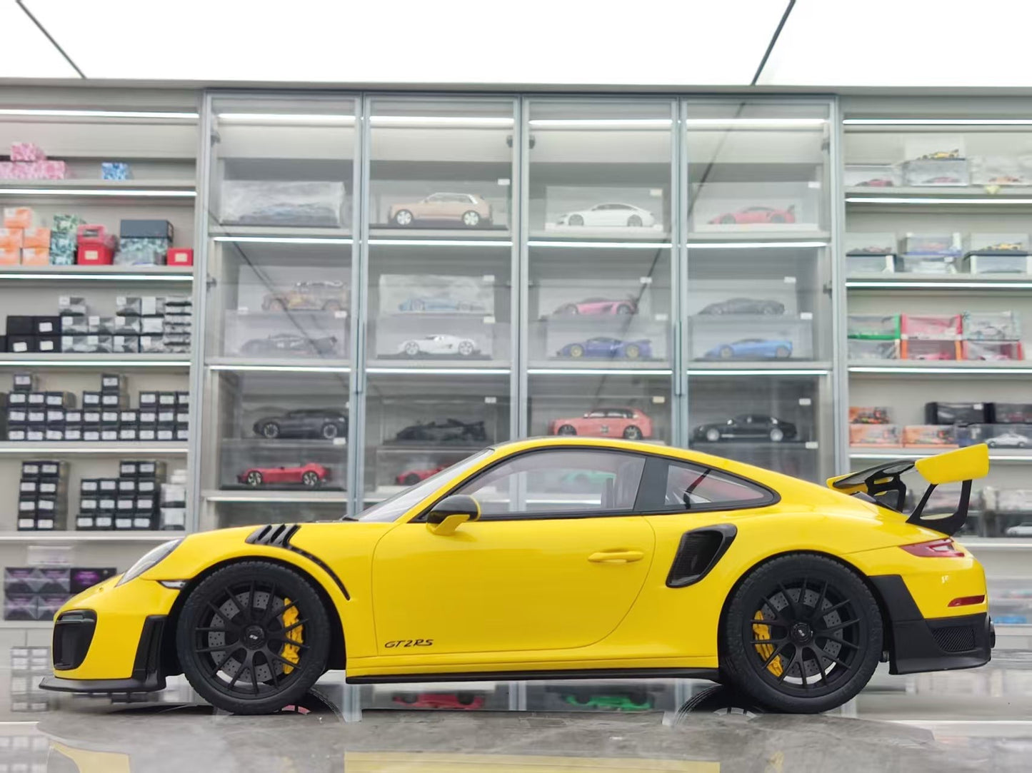 GT Spirit 1/12 Porsche 911 [991.2] GT2 RS WP Yellow GT535