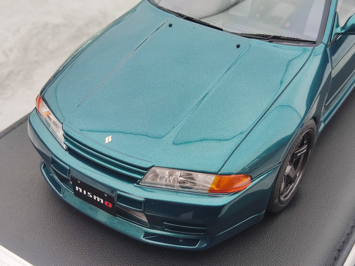 MOTORHELIX 1/18 Nissan Skyline GT-R (R32) Customized Version Midnight Green MH324
