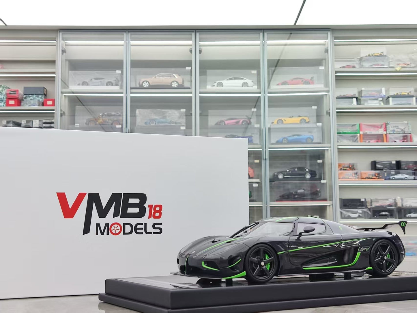 VMB 1/18 Koenigsegg Agera R+ Full Carbon Green Stripe VMB055