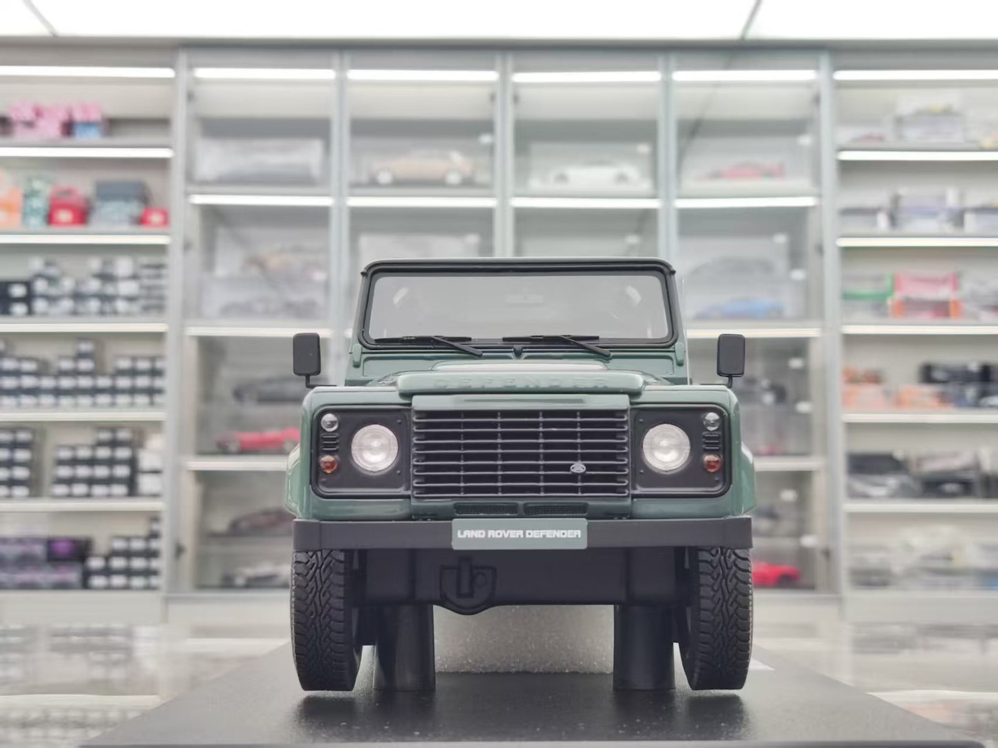 GT Spirit 1/18 Land Rover DEFENDER 3 STATION WAGON Green GT527