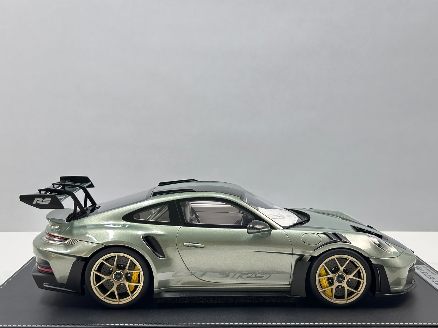 IVY 1/12 Porsche 992 GT3 RS City Bamboo Green and White Ribbon IVY244