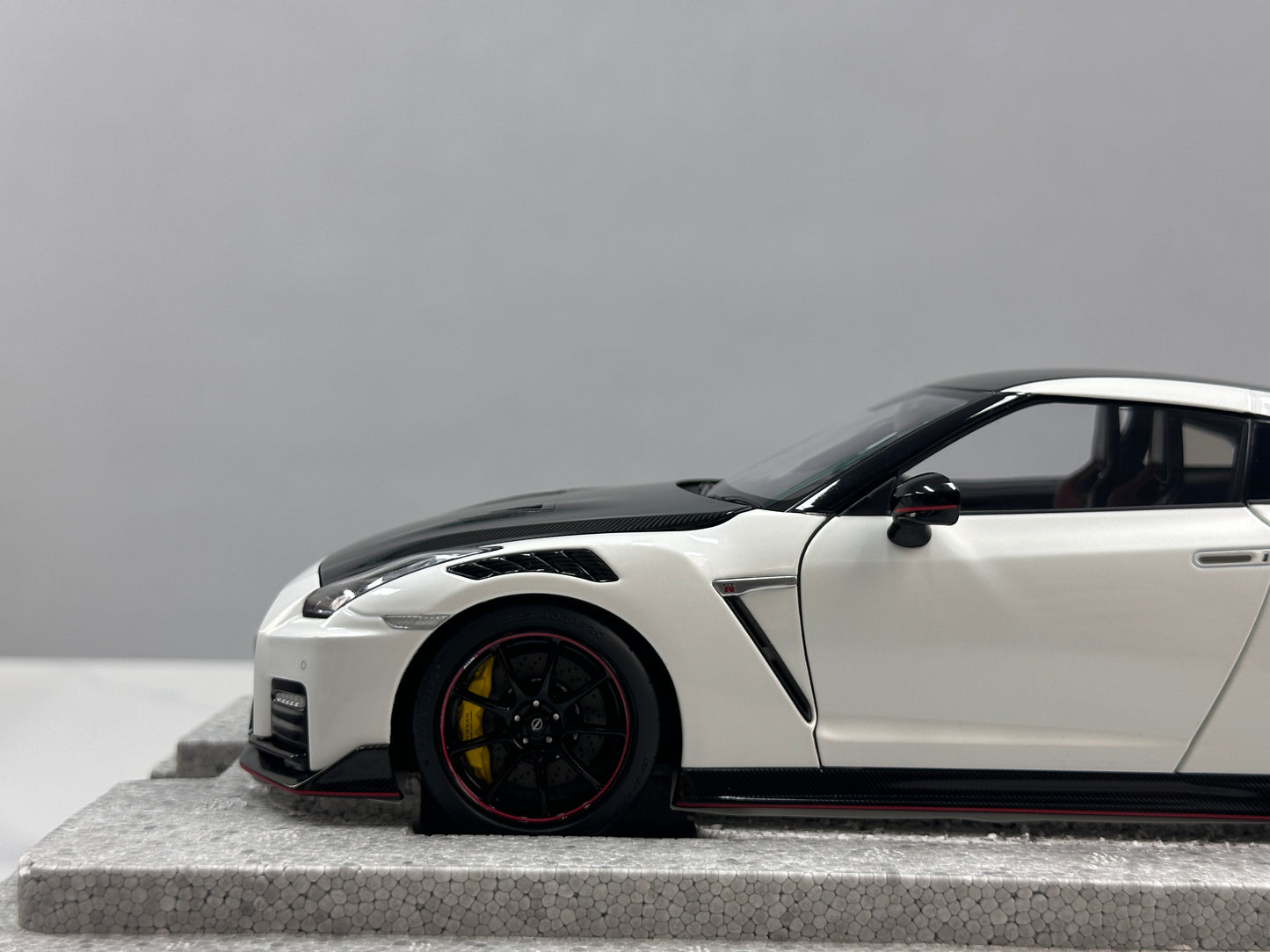MOTORHELIX 1/18 Nissan GT-R NISMO (R35) Special Edition 2022 Brilliant Pearl White MH378