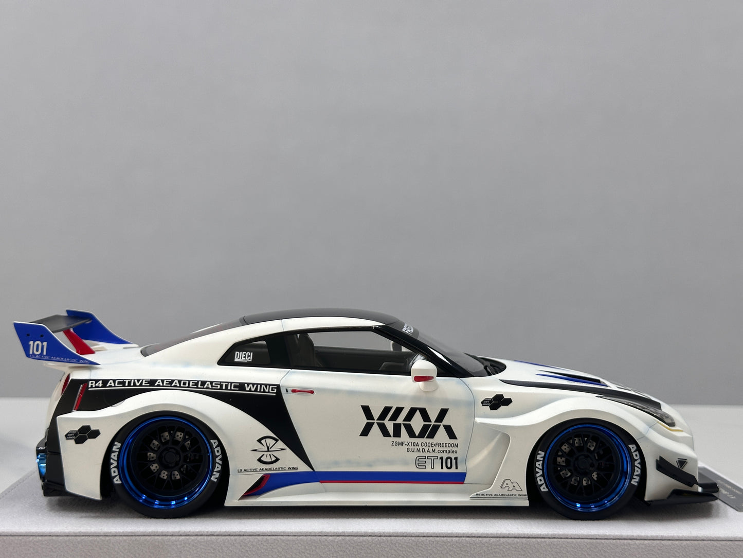 BBA MODEL 1/18 Nissan GTR 35GT-RR Gundam livery BBA062