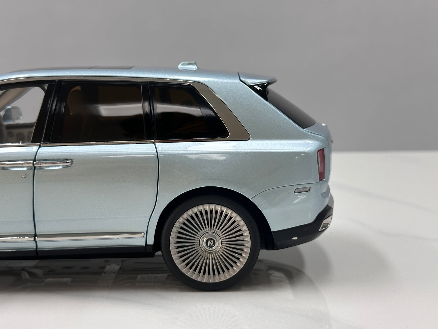 ZP 1/18 Rolls-Royce Cullinan BB Fishing Edition Metallic Blue ZP113