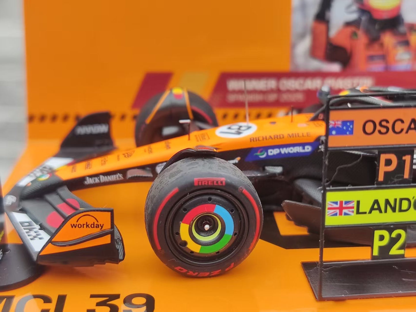 MINICHAMPS 1/43 McLaren F1 Team MCL39 - Winner Spanish GP 2025 with driver figure and scoring board, Orange 533255181