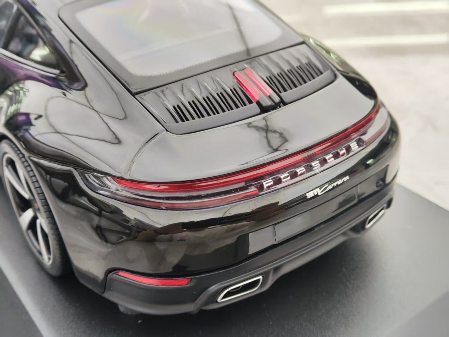 MINICHAMPS 1/18 Porsche 911 Carrera Black Alloy Model 155064022