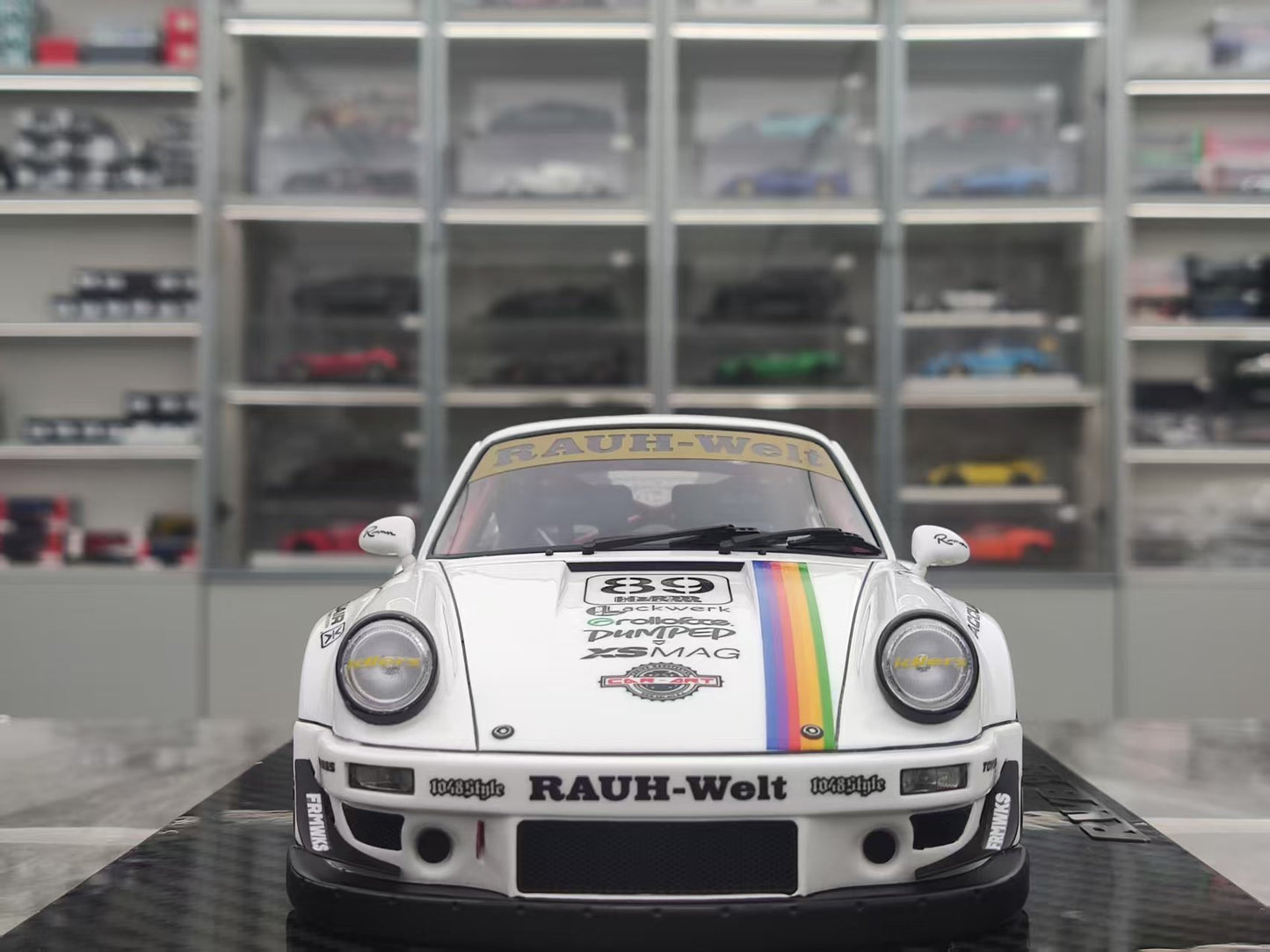 TGM MODEL 1/18 Porsche RWB 964 Apple Livery TGM006