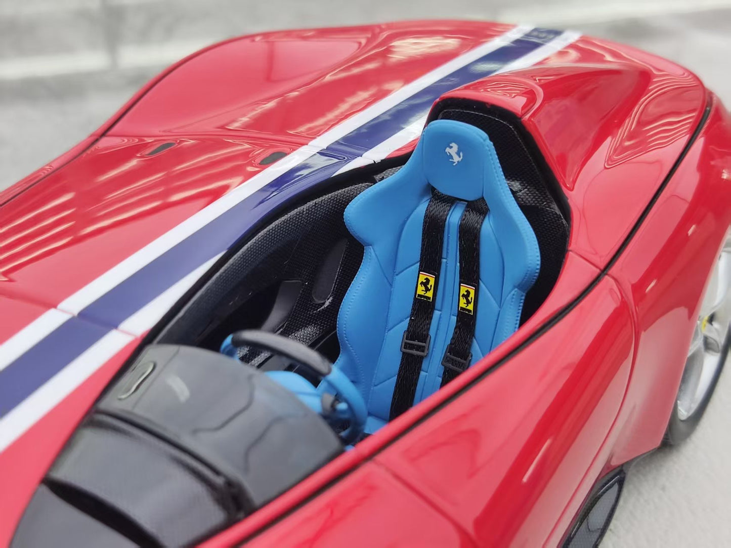 HERMES COLLECTION 1/18 Ferrari Monza SP1 with red French stripes HC006