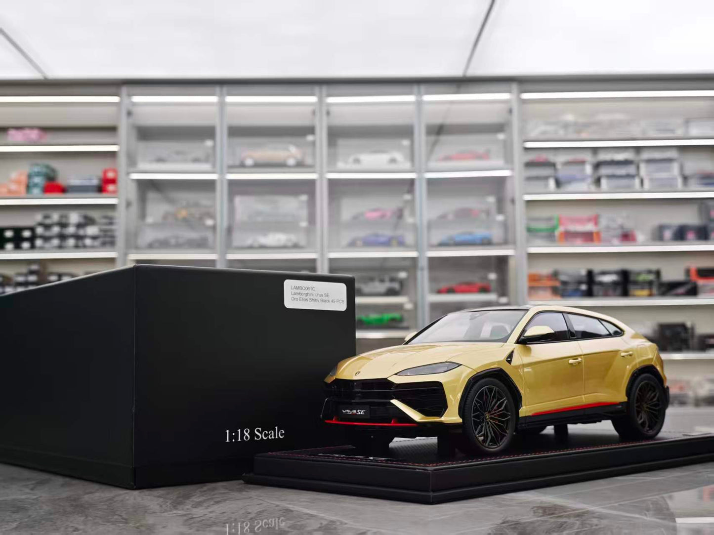 MR 1/18 Lamborghini Urus SE Champagne Gold LAMBO061C