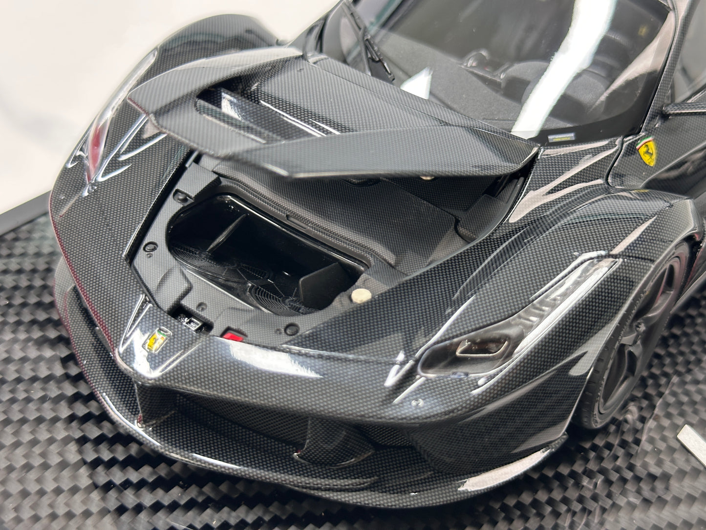 BBR 1/18 Ferrari LaFerrari, Alloy Alloy Fully Open, Carbon Fiber Sole, Black Knight BBR182244A