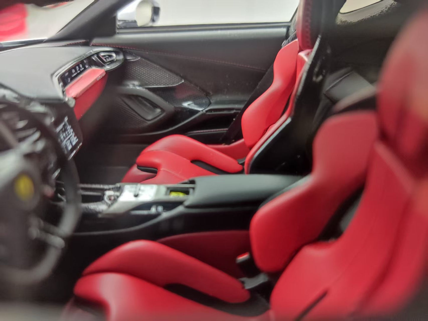 MR 1/18 Ferrari 12 Cilindri Arctic White FE043B