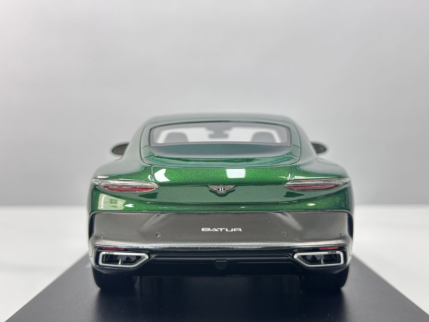 Topspeed 1/18 Bentley Batur Scarab Green TS0672