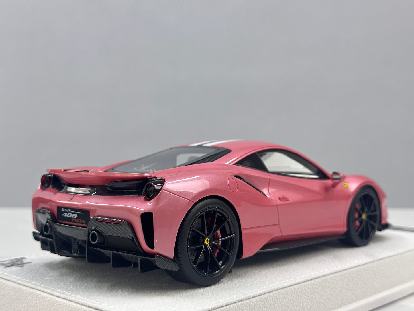 BBA Modelo 1/18 Ferrari 488 Pista Rosa BBA092