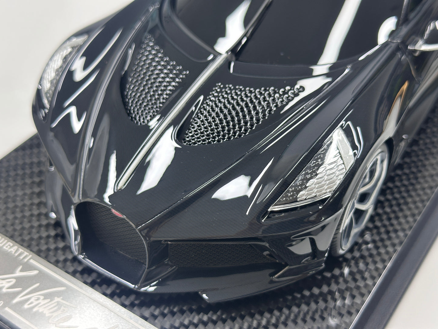 CE 1/18 Bugatti La Voiture Noire (Black Carbon Fiber) CE013