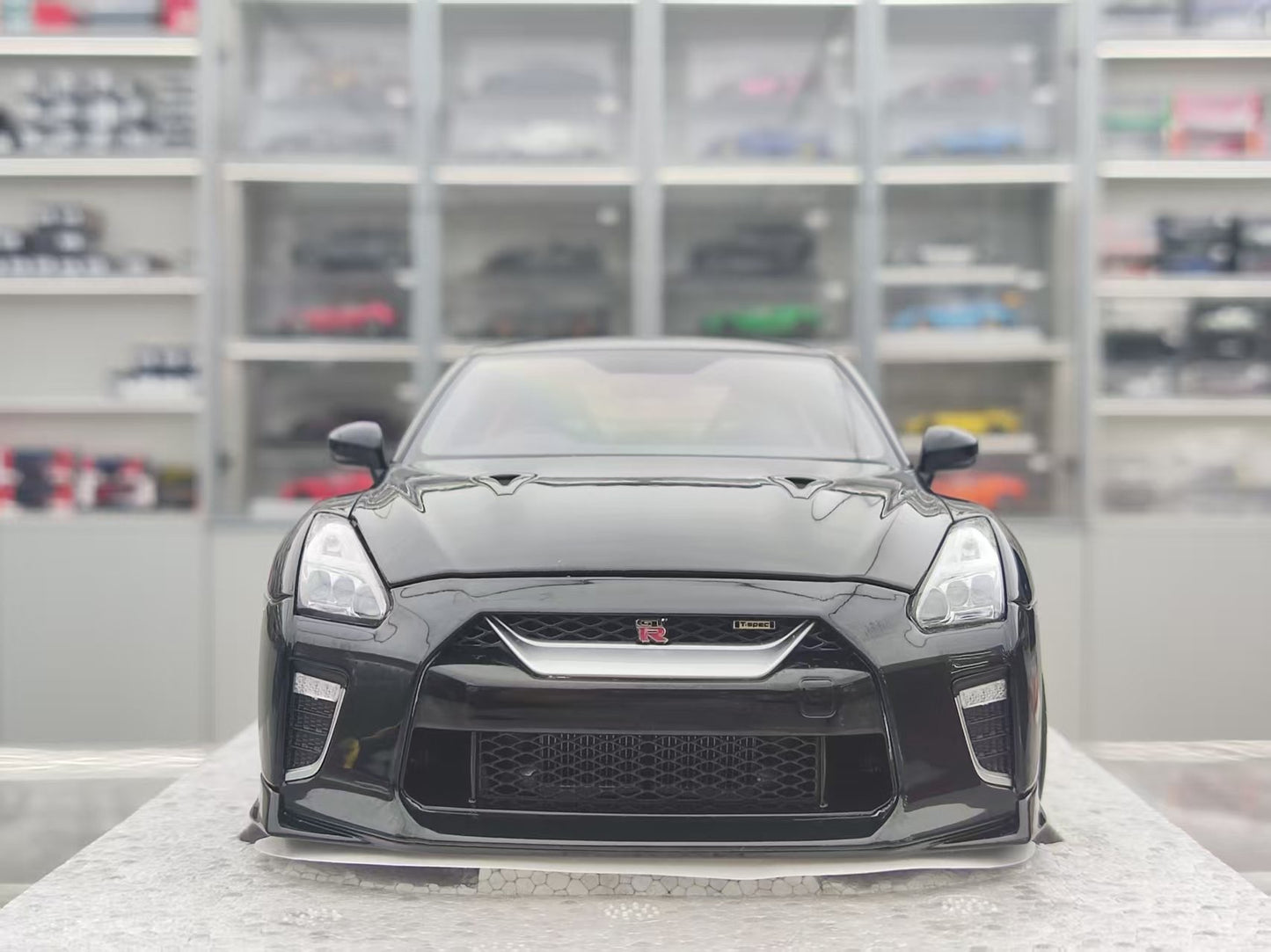 MOTORHELIX 1/18 Nissan GT-R (R35) Dark Green MH357
