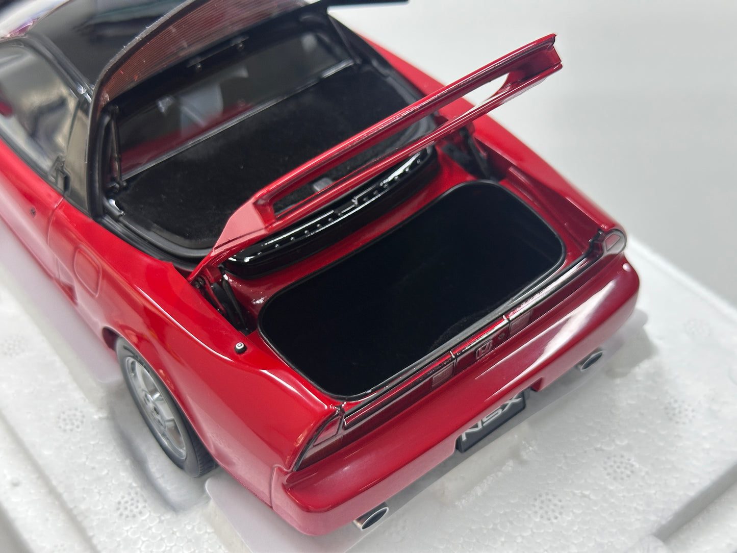 LCD 1/18 Honda NSX 1st Generation (MK1/NA1) Red LCD18022-RE