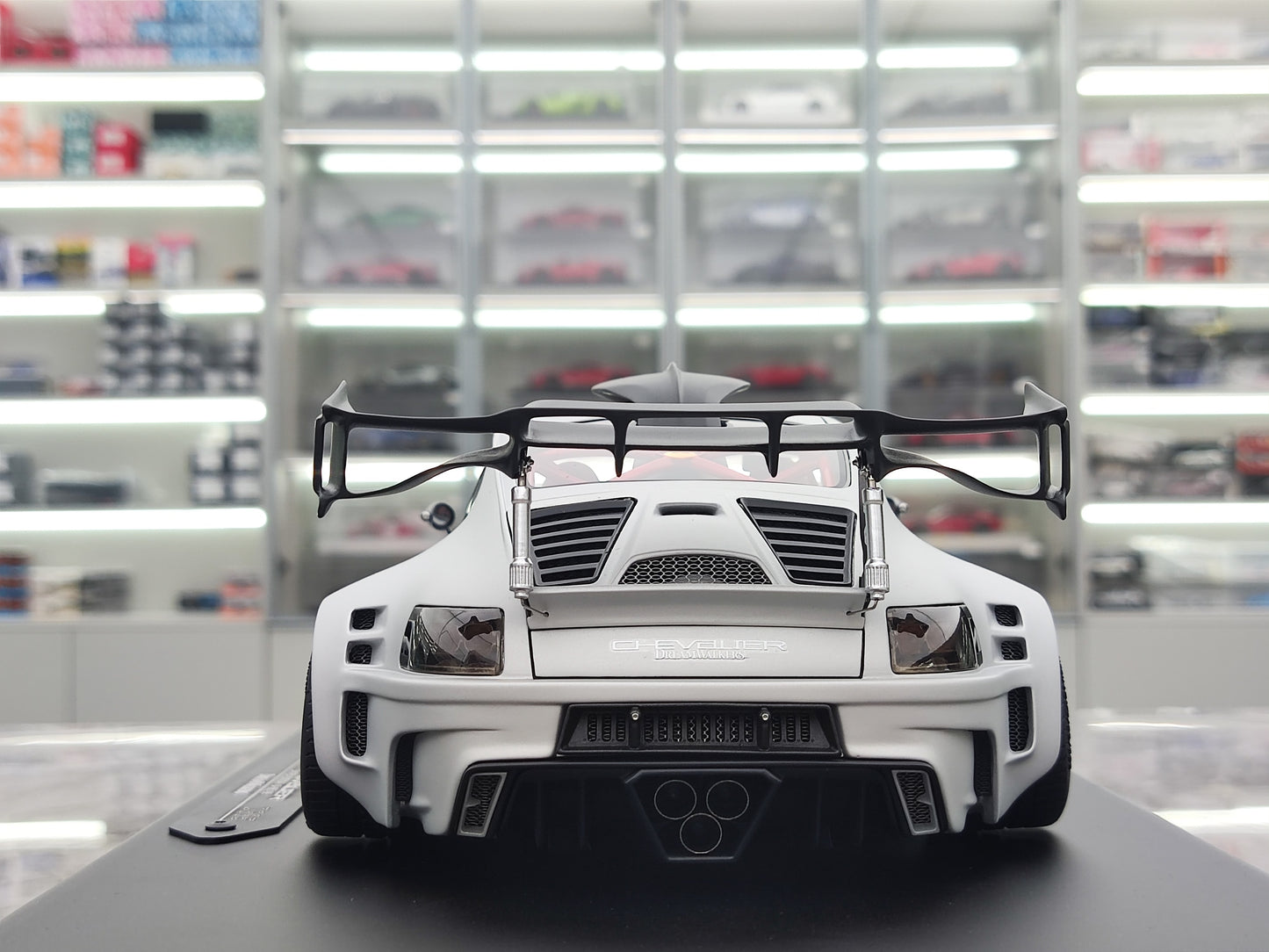 Dreamwalkers 1/18 Porsche CHEVALIER D995 Silver Simulated Car Model C-D995-SA01