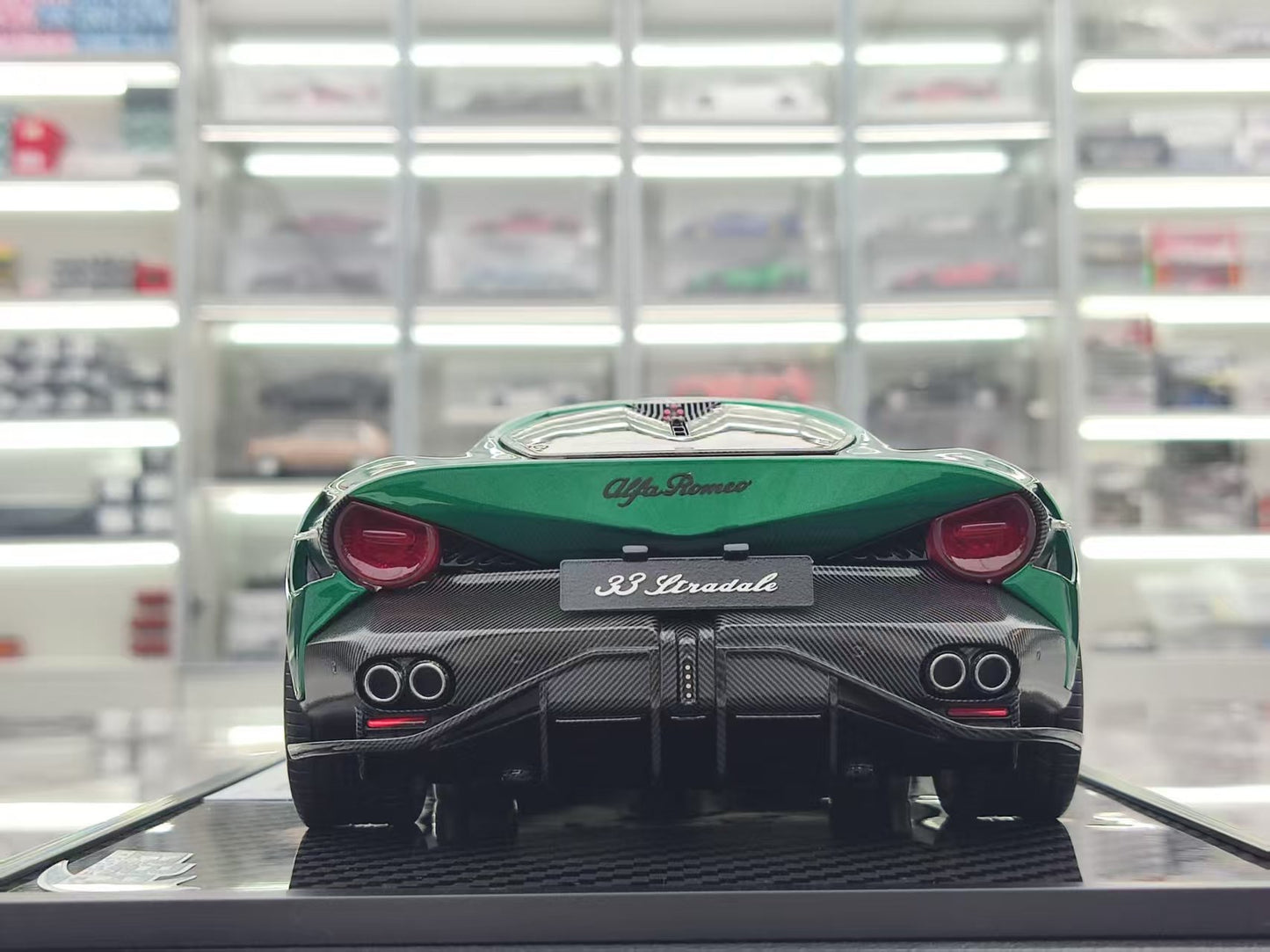 BBR 1/18 Alfa Romeo 33 Stradale Carbon Base Green Car Model P18264DCH