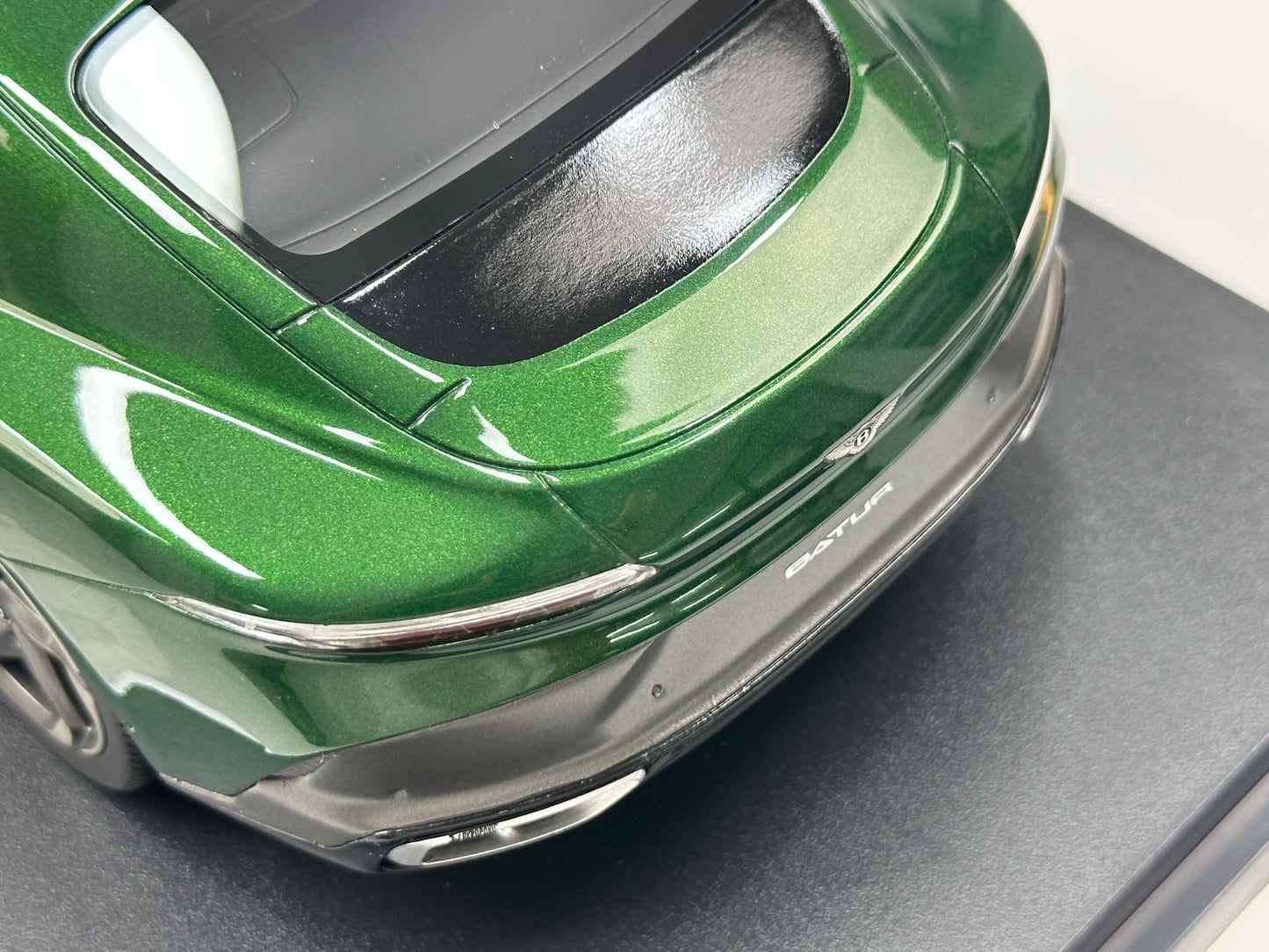 Topspeed 1/18 Bentley Batur Scarab Green TS0672