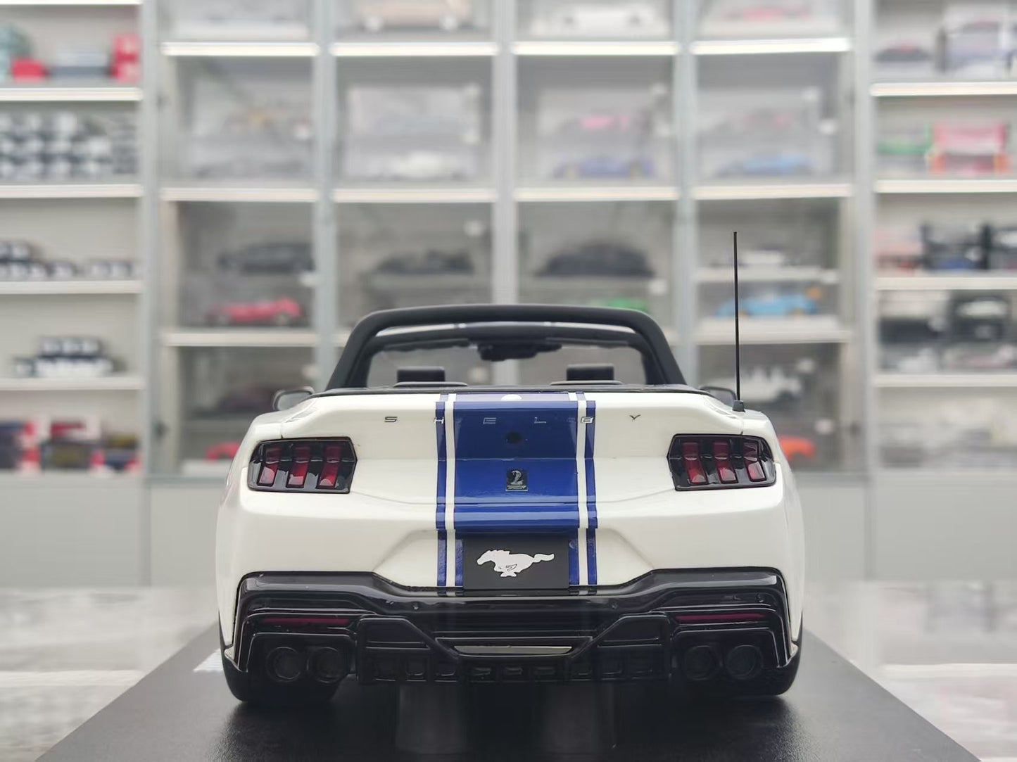GT Spirit 1/18 Ford Shelby Mustang Supersnake White GT572