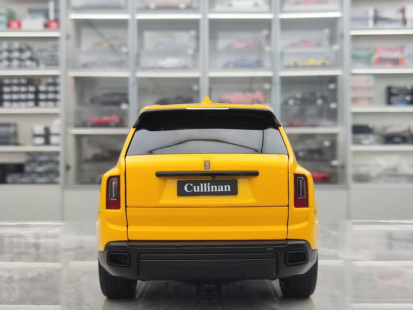 ZP 1/18 Rolls-Royce Cullinan BB Fishing Seat, Metallic Yellow ZP109