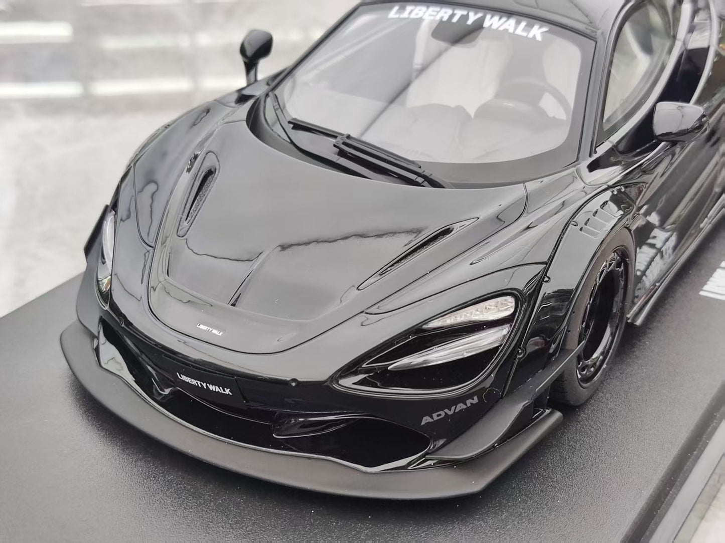 GT Spirit 1/18 McLaren 720S Black Resin Model Car GT516