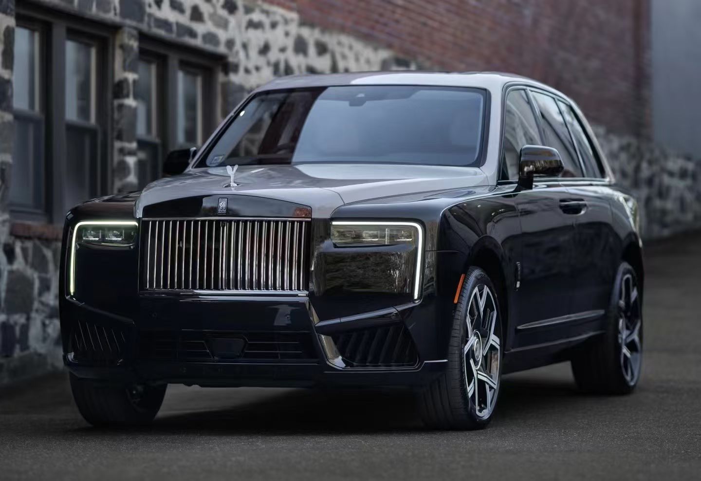 HH Model 1/18 Rolls-Royce Le Cullinan Series II