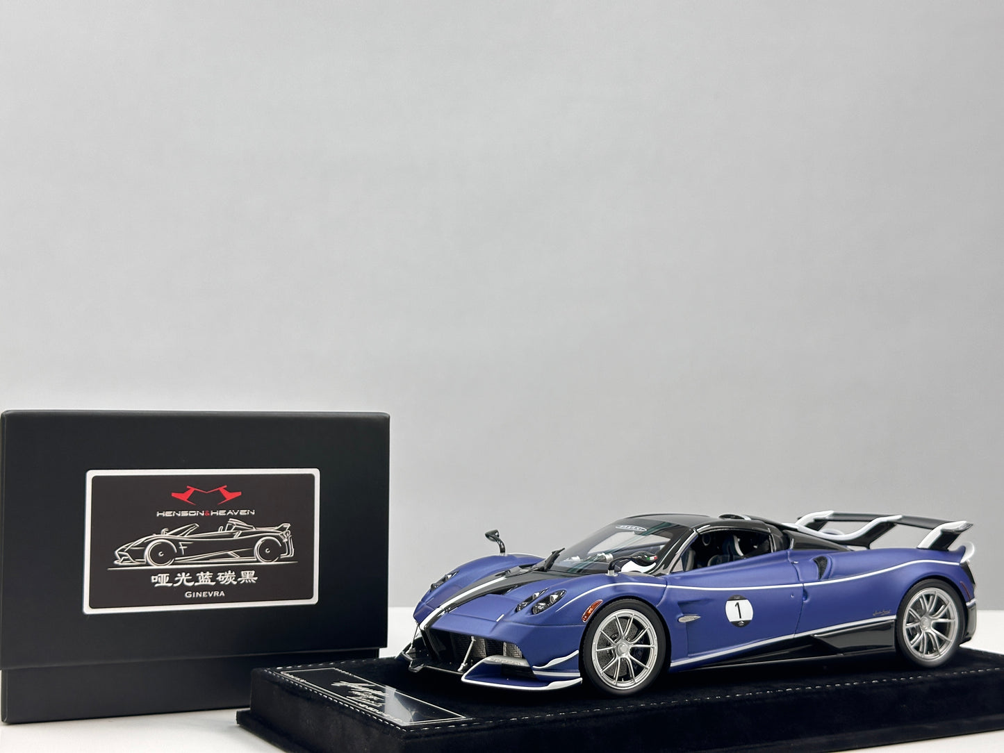 HH Model 1/18 Pagani Huayra Matte Blue & Carbon Black HH663