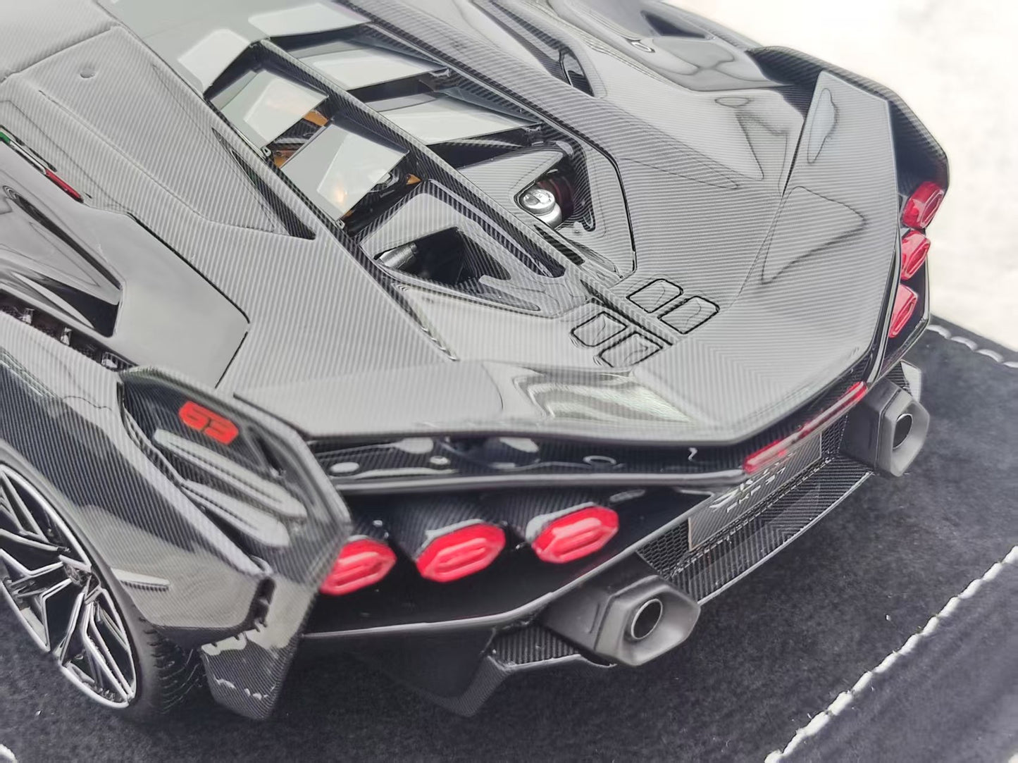 HH Model 1/18 Lamborghini Sian FKP 37 Red and Black Gradient HH495