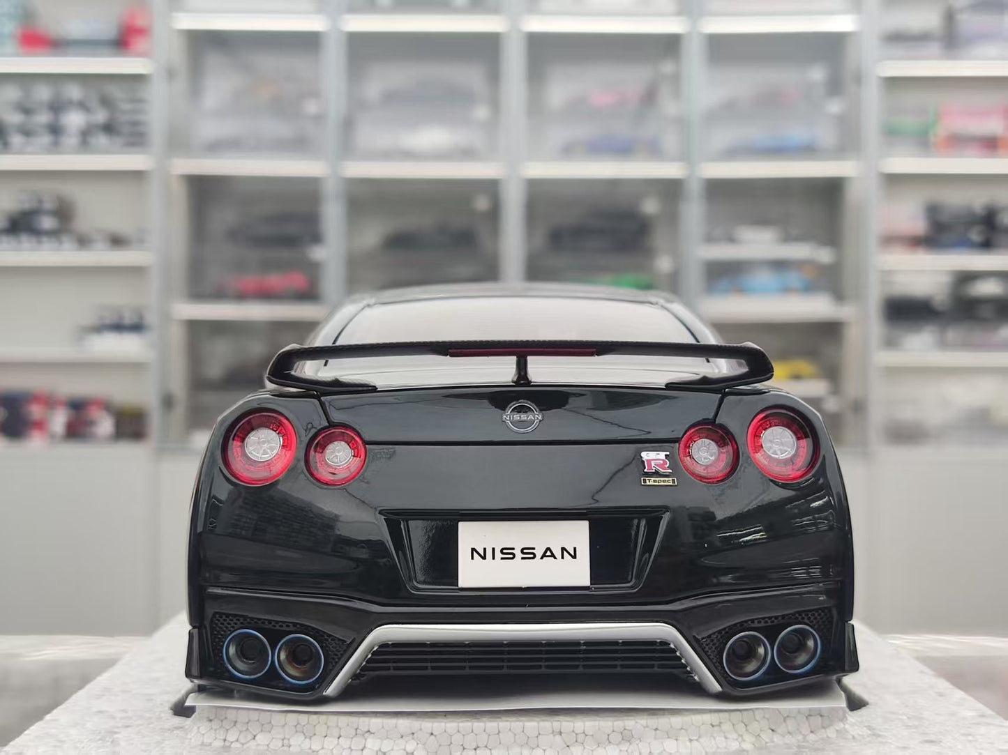 MOTORHELIX 1/18 Nissan GT-R (R35) Dark Green MH357