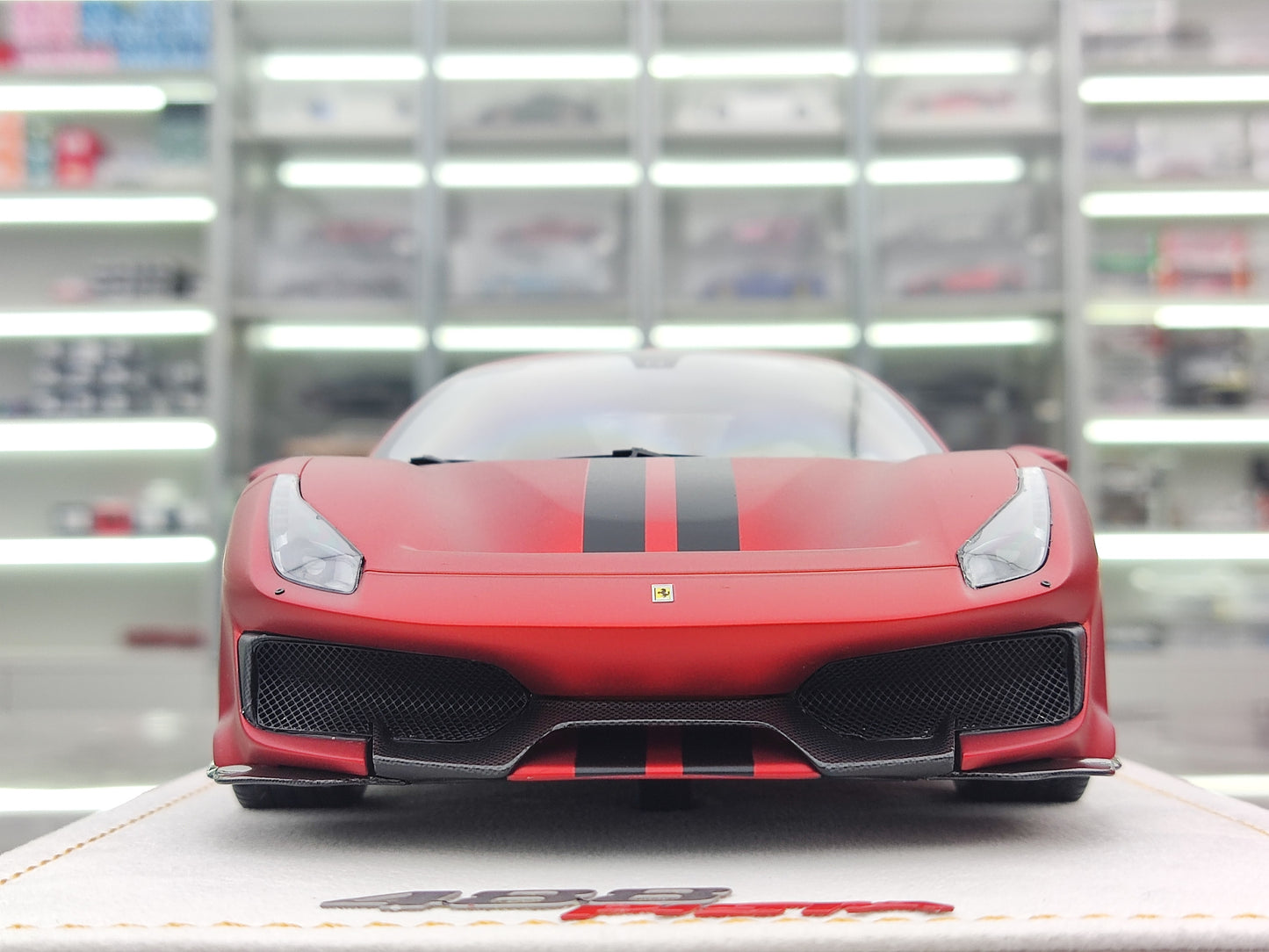 MR 1/18 Ferrari 488 PISTA Matte Orange FE025BN6