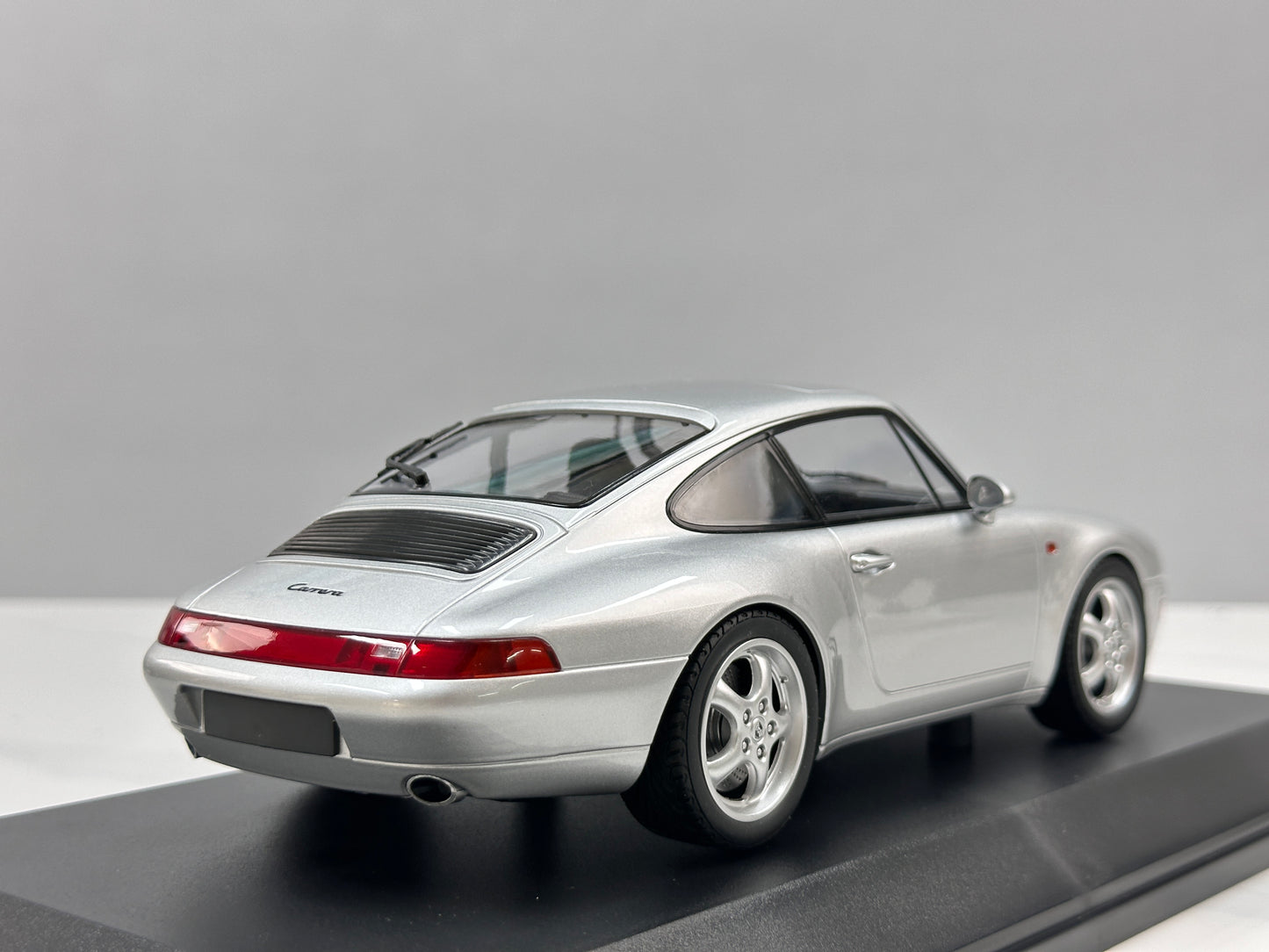 MINICHAMPS 1/18 Porsche 911 (993) 1993 Silver 155061101