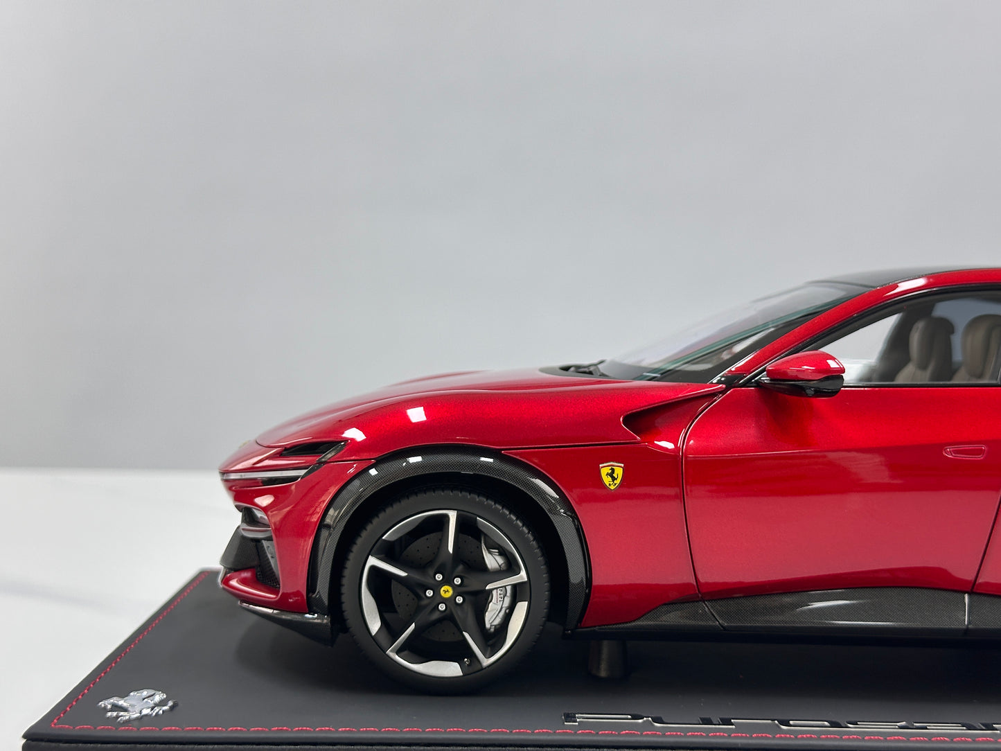 BBR 1/18 Ferrari Purosangue – Rosso Magma Metallic (Leather Base) – HE180052BDIE
