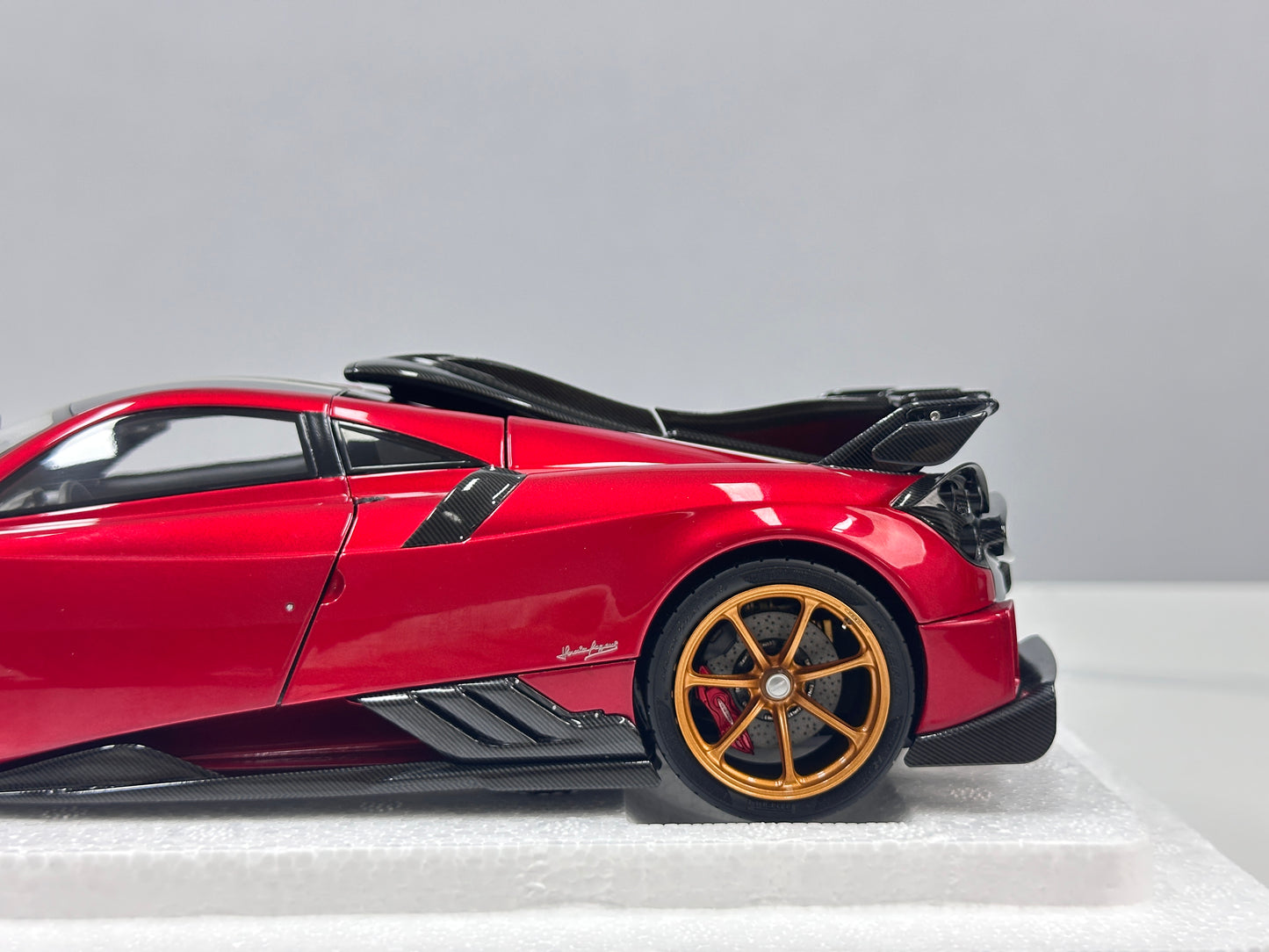 LCD 1/18 Pagani Imola Red LCD18023-RE
