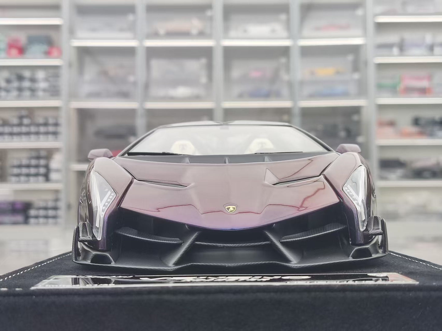 HH Model 1/18 Lamborghini Veneno Roadster, Chameleon Purple HH562