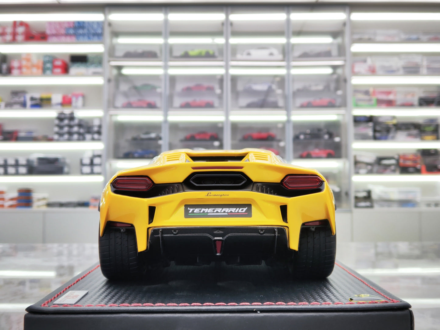 MR 1/18 Lamborghini New Generation Baby Bull Temerario Hardtop Giallo Inti (Indi Yellow) Simulated Car Model LAMBO062E