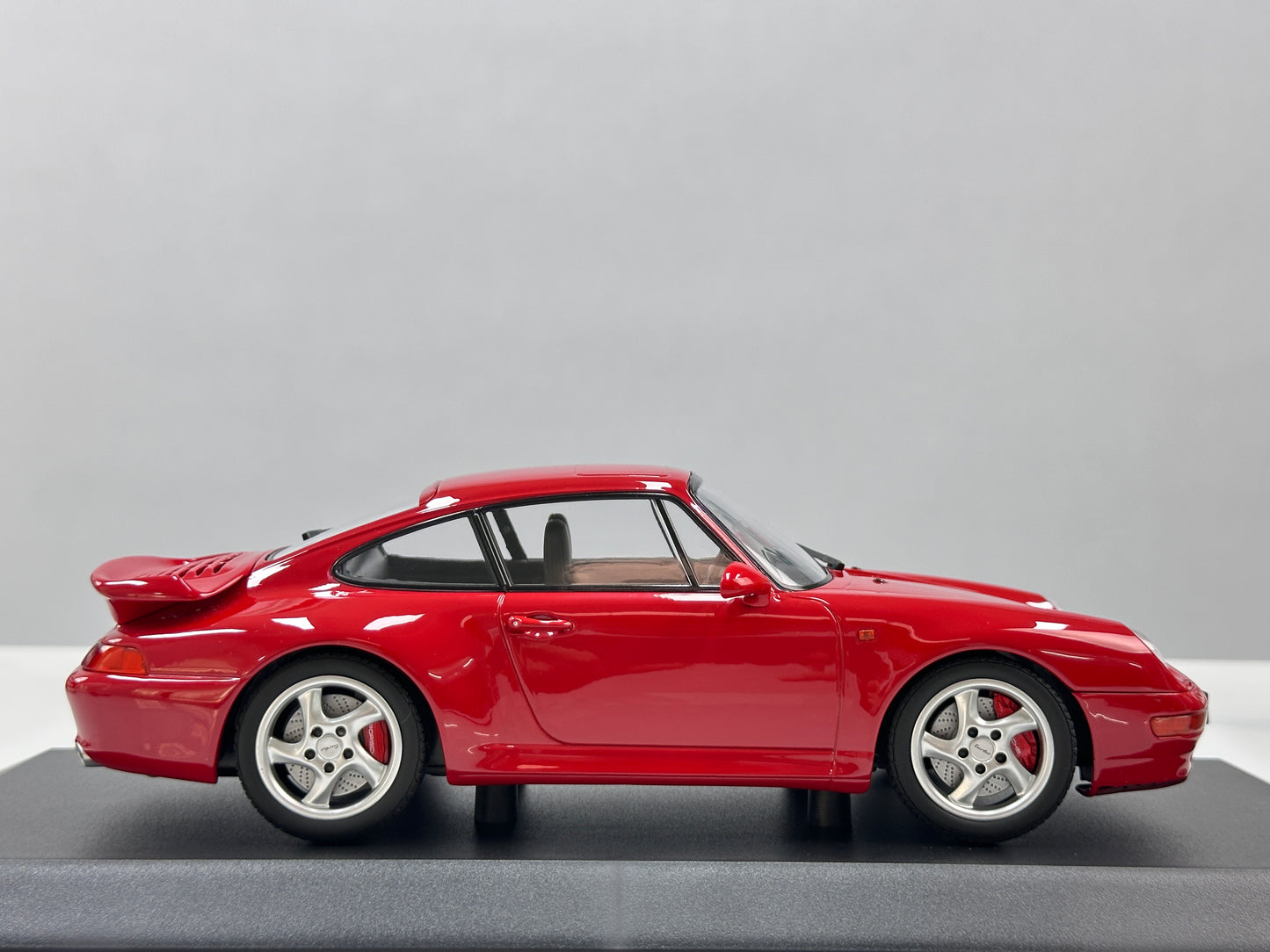 MINICHAMPS 1/18 Porsche 911 (993) Turbo (1995) Red 155061170