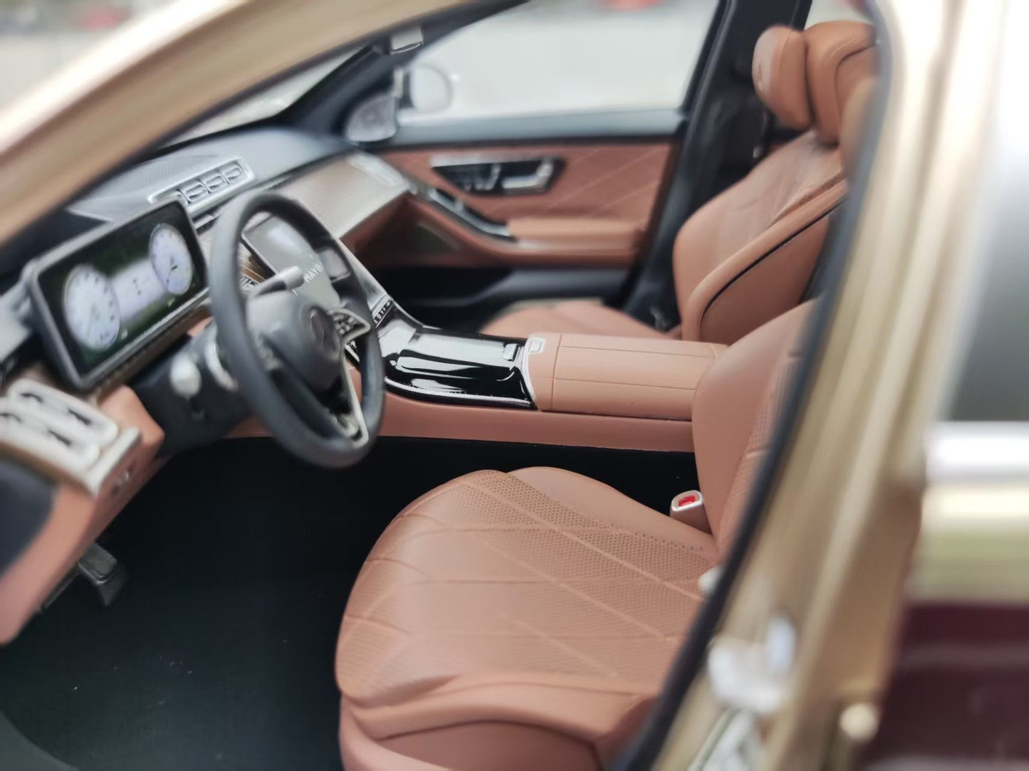 Almost Real 1/18 Mercedes-Maybach S-Class Kalahari Gold/Tourmaline Red AR186